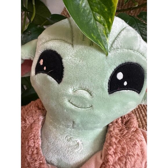 Baby Yoda Grogu plush stuffed animal - Picture 5 of 8